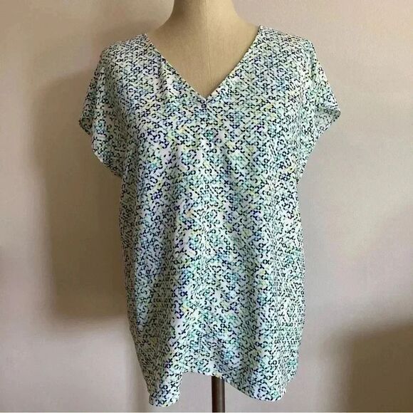 Hilary Radley Women's Patterned Short Sleeve Blouse Size Medium - Picture 1 of 5